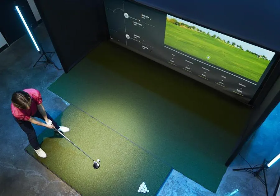 Uneekor EYE MINI PerfectBay Golf Simulator Package